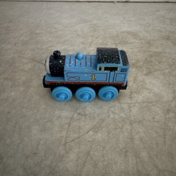 Thomas Wooden Railway WINTER WONDERLAND THOMAS for wooden train sets - Picture 2 of 7